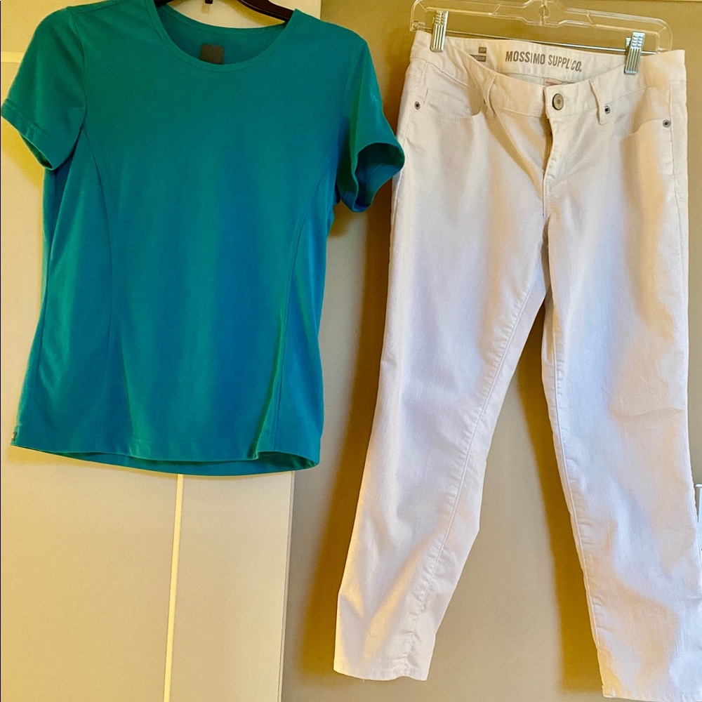 North Face Teal tee shirt and size 9 Mossimo Jeans